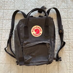 Fjallraven Kånken Charcoal Mini Backpack